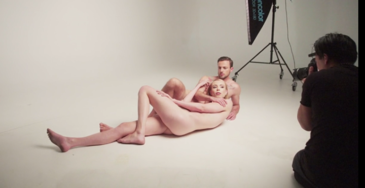 Modelos trans posam nus para campanha do PETA contra uso de pele de animais