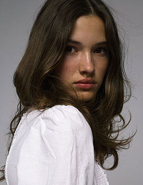Camila Finn Modelo lançada pela Ford Models Agência de Modelos