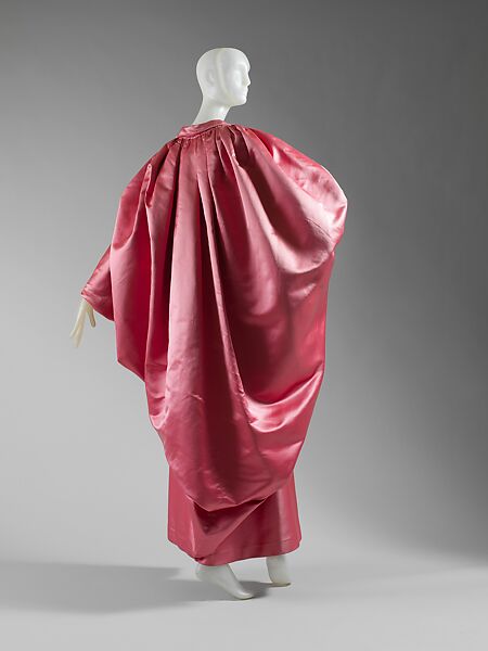 Vestido Balenciaga acervo MET – Foto: Reprodução - Models Brasil agências de Modelos e top models